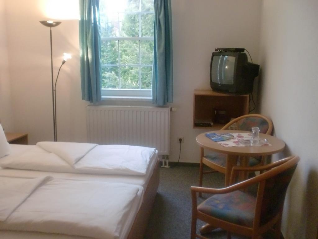 Hotel & Restaurant "Zum Firstenstein" Konigshain Buitenkant foto