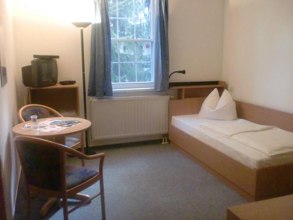 Hotel & Restaurant "Zum Firstenstein" Konigshain Buitenkant foto