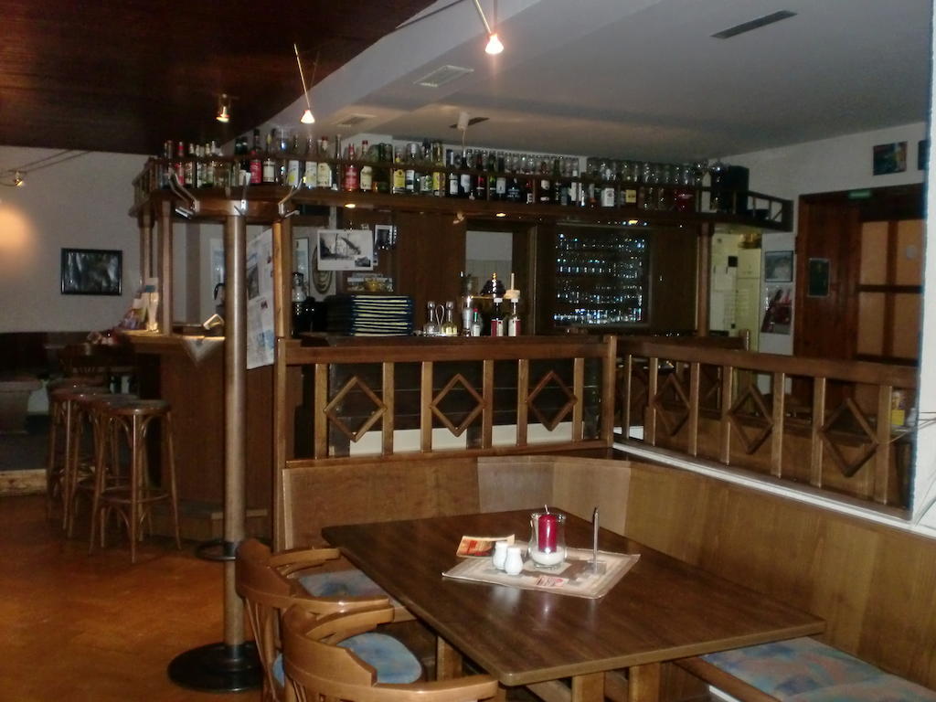 Hotel & Restaurant "Zum Firstenstein" Konigshain Buitenkant foto